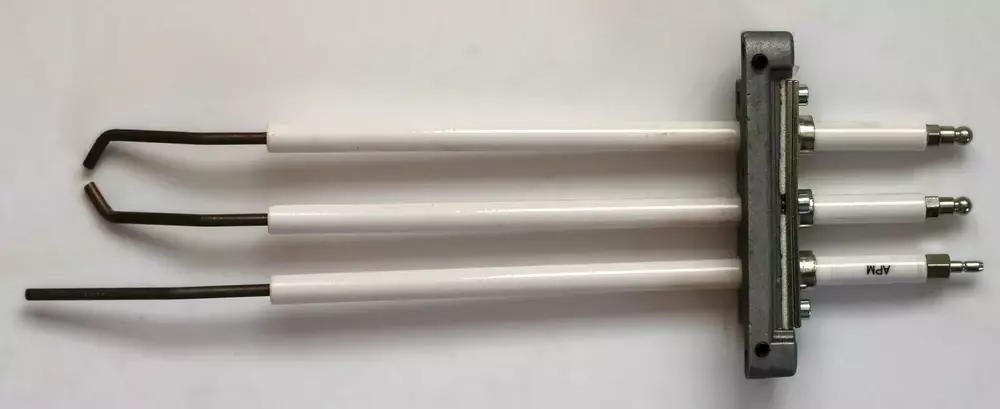 Zdjęcie produktu Elektrody do palnika Riello RX 180/S PV, Riello RX 250/S PV